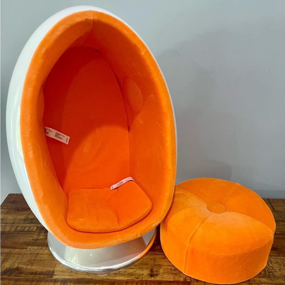 American Girl Julie’s Modern Orange and White Pod Chair with Ottoman